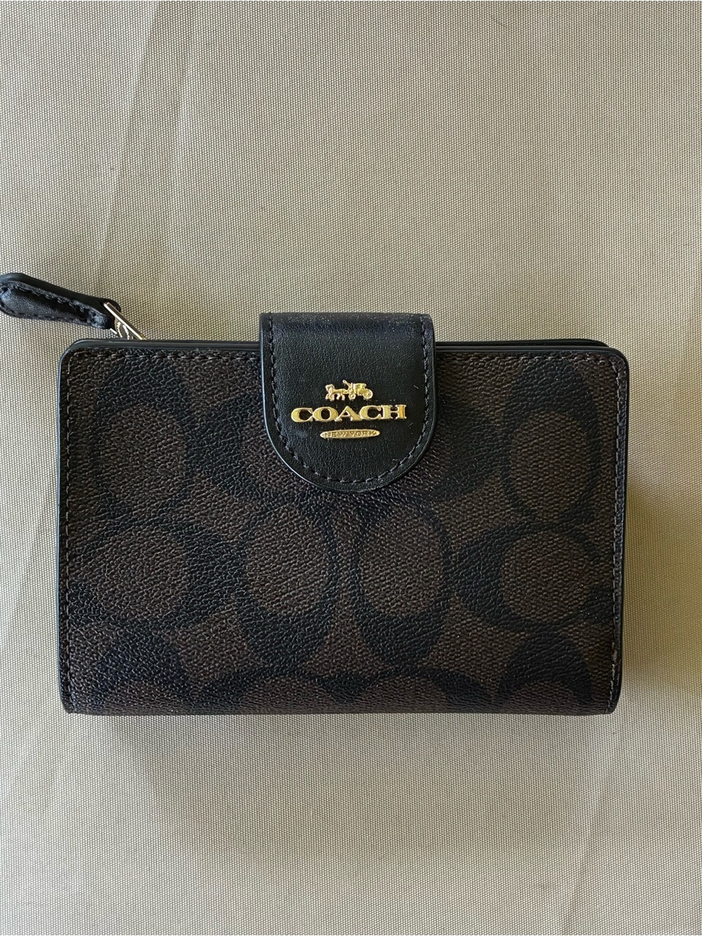 Coach Medium Corner Zip Wallet